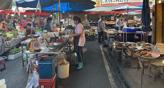 Chao Phrom Market