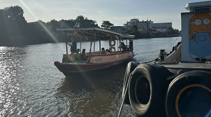 ferry from old town to train station