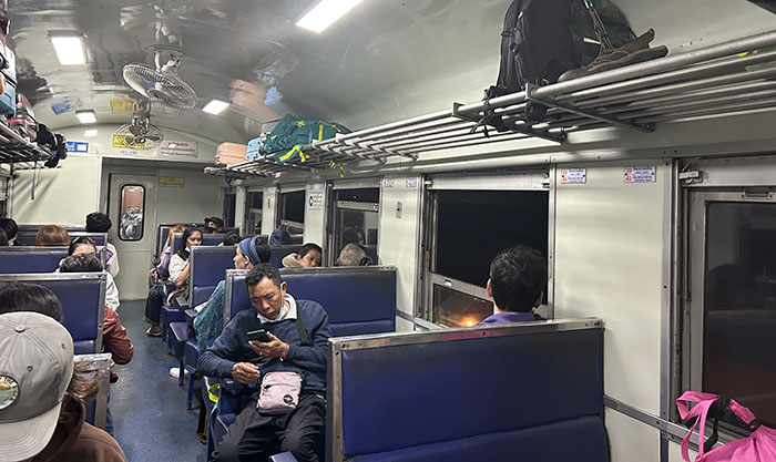 Class 3 seating fans Chiang Mai Bangkok train