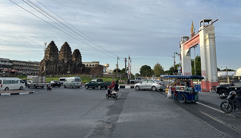 Getting to Lopburi and get around