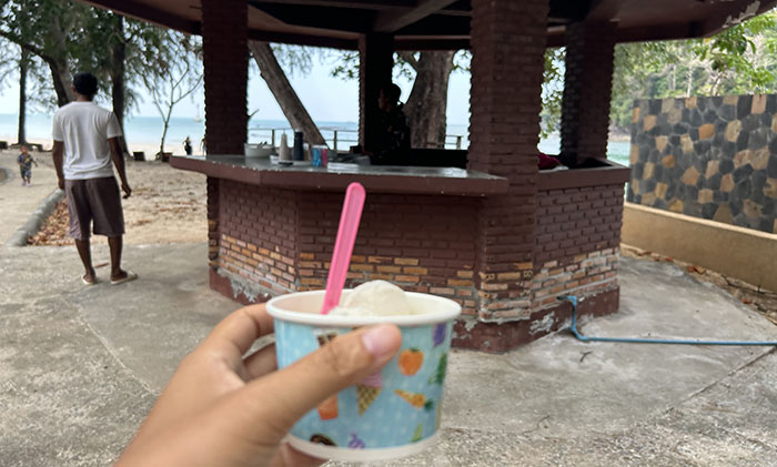 Stop at Koh Tarutao for photo