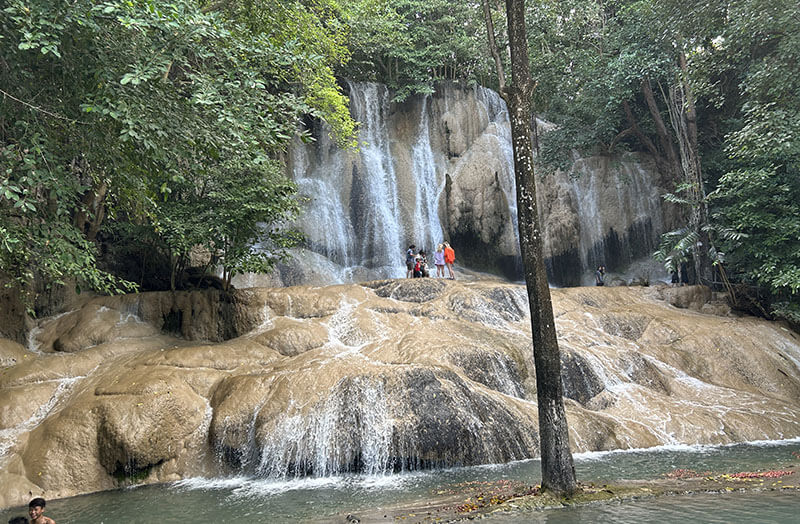 Quick visit to Sai Yok waterfall while waiting for the bus