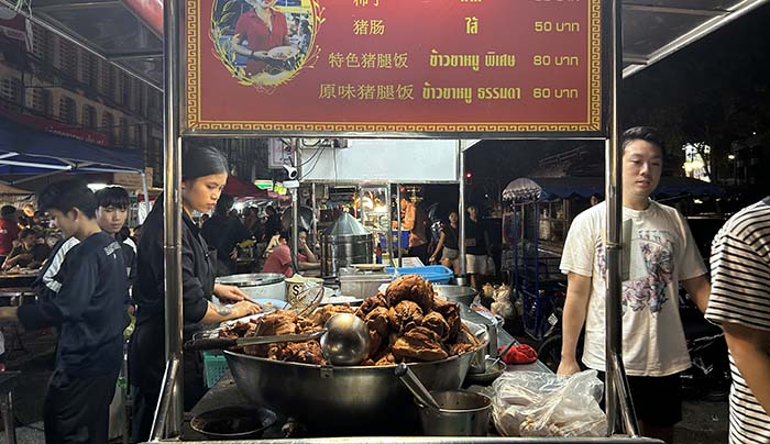 Chang Phuak Gate Night Market 
