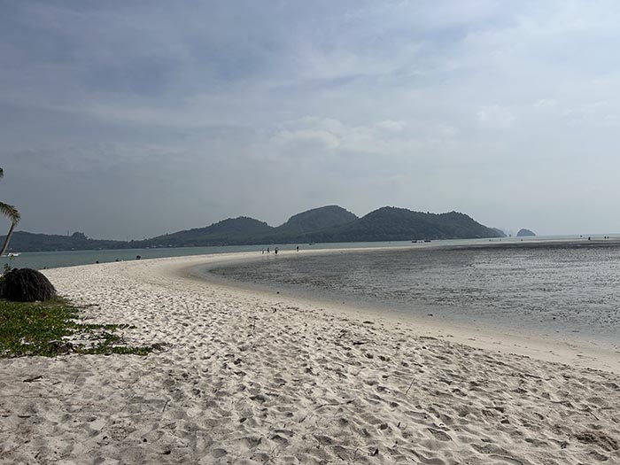 Laem Haad Beach low tide