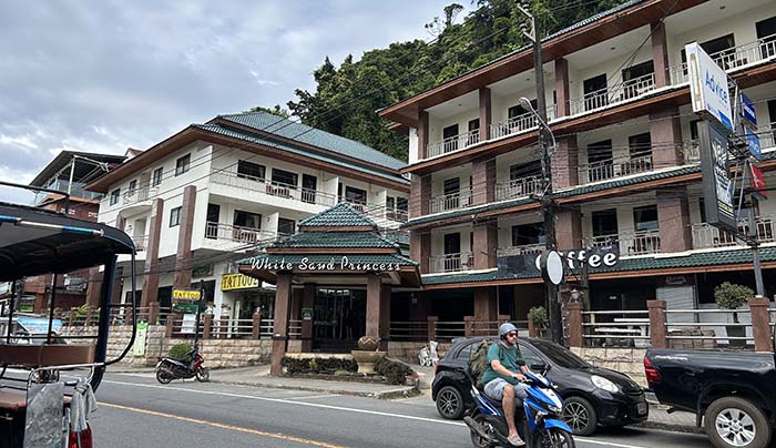 main road White Sand Beach