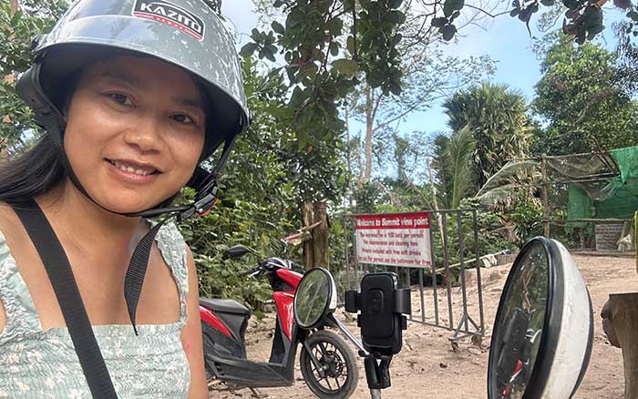 Me at gate to Summit Viewpoint