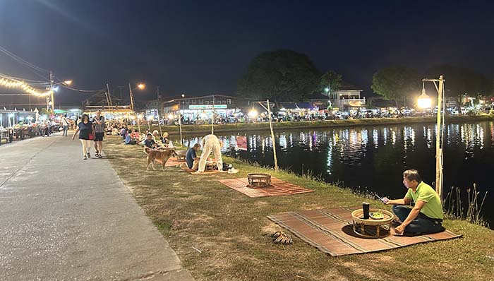 People sit on the mat at the night market