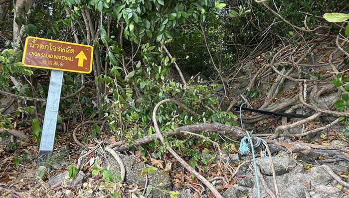 sign to Chon Salad Waterfall