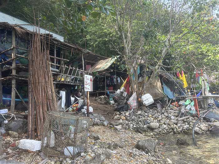 Sign to Nui Bay from fishing village
