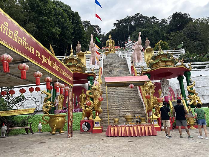 Wat Phu Khao Phra Maha Phothisat