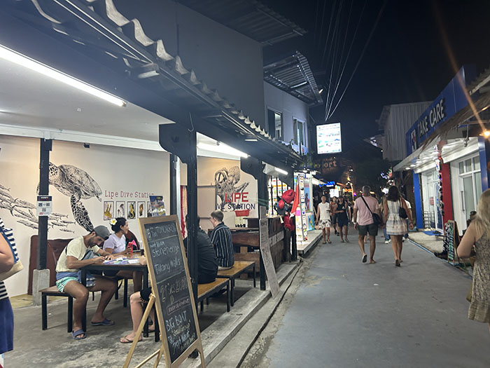  Koh Lipe Walking street