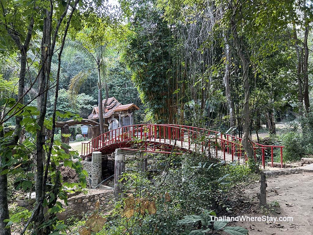 red bridge to Wat Pa Huai Khai Khiri