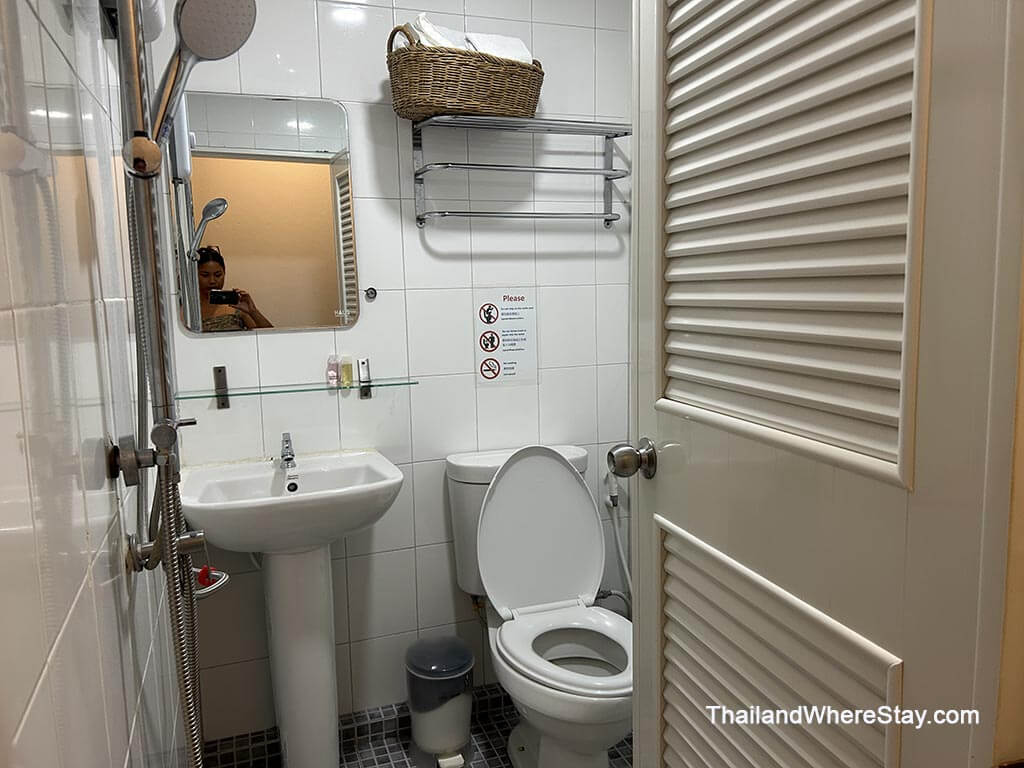 my bath room at Chiang Mai Gate House