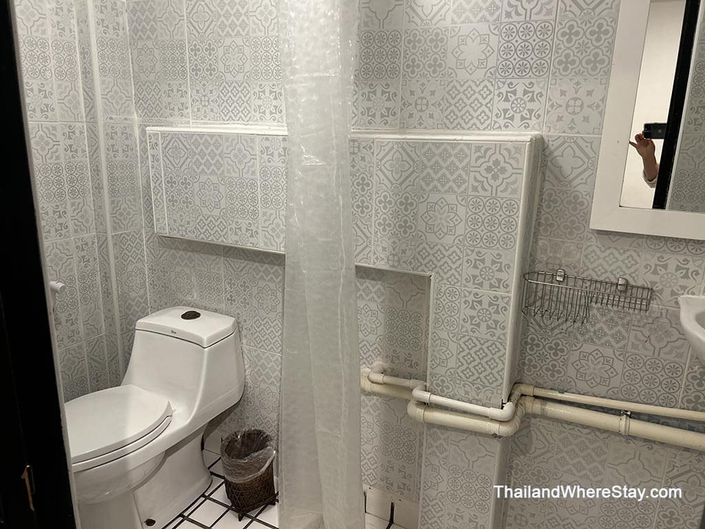 my bath room at Vlodge House