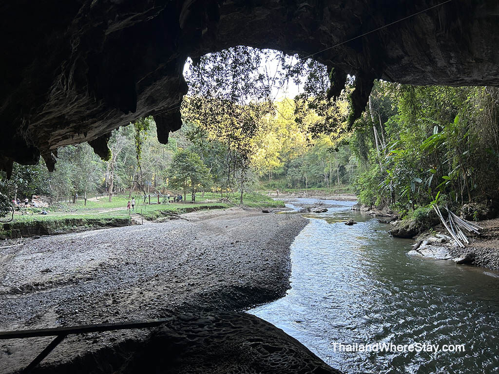 Main entrance to Tham Lod