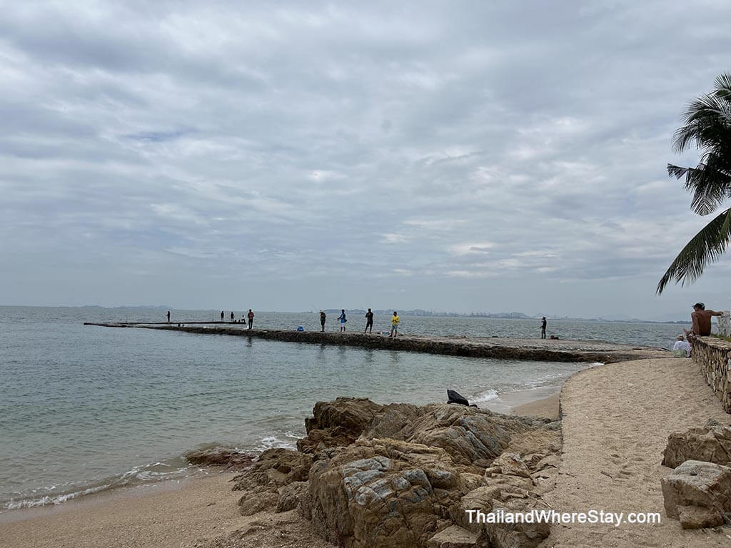 rocky outcrop area for fishing