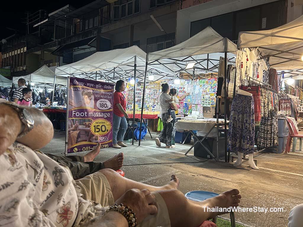 Massage at the night market