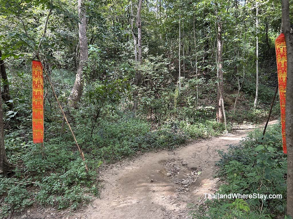 Monk's trail with markers