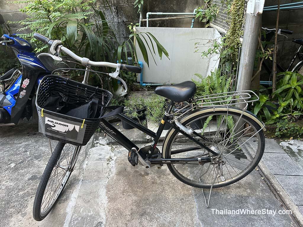 I rented a bycicle from the guest house for 40 baht/day