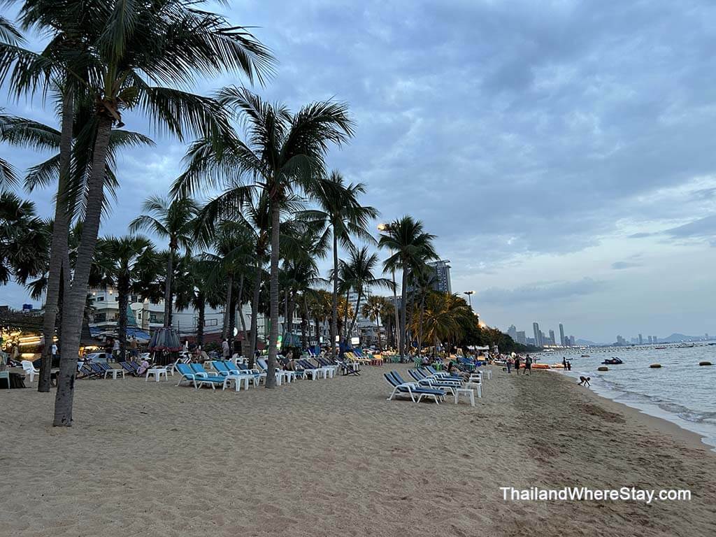 sunbeds on Jomtien beach