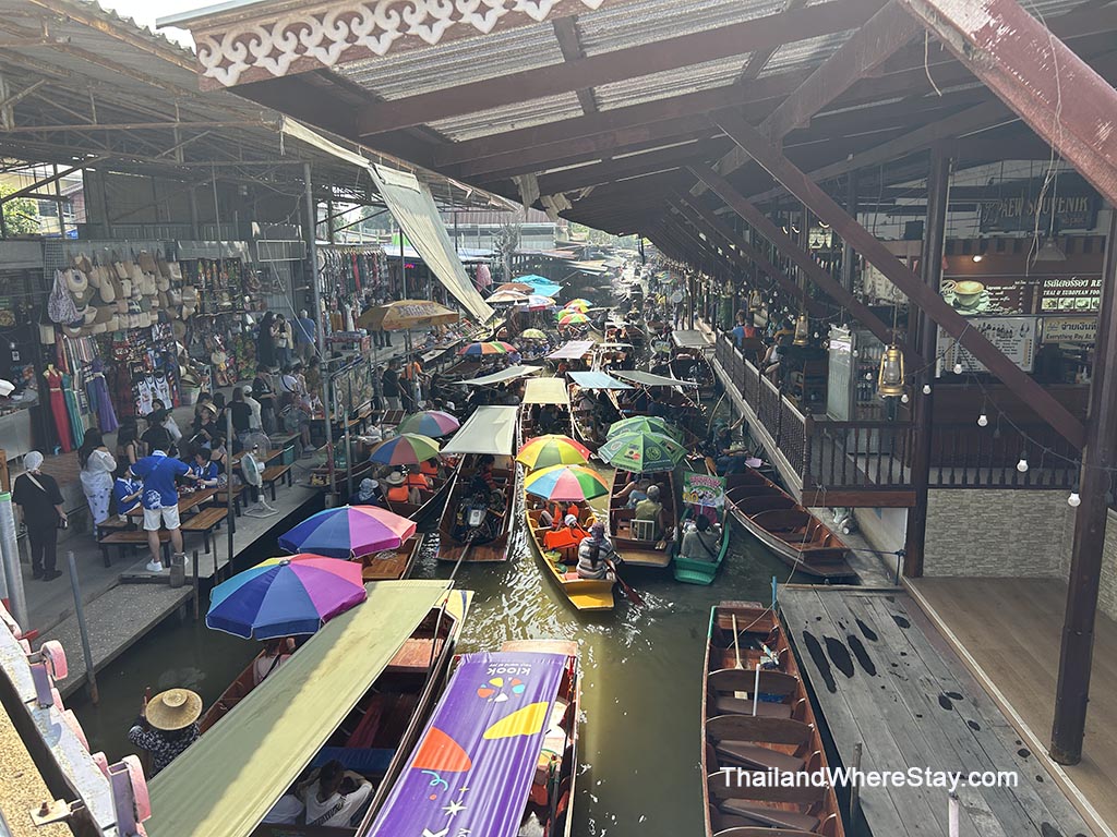 Damnoen Saduak Floating Market