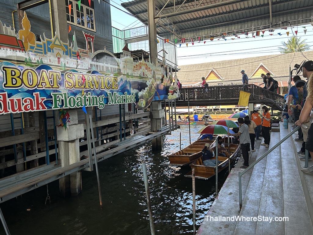Damnoen Saduak Floating Market