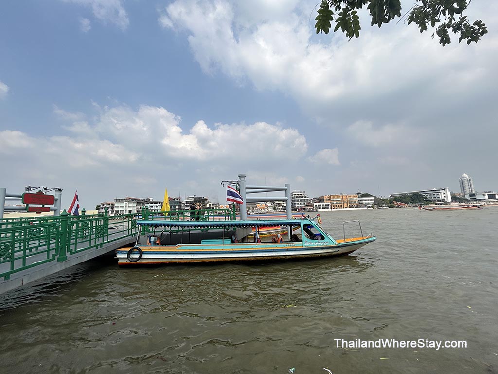 boat ride along Chao Phraya River