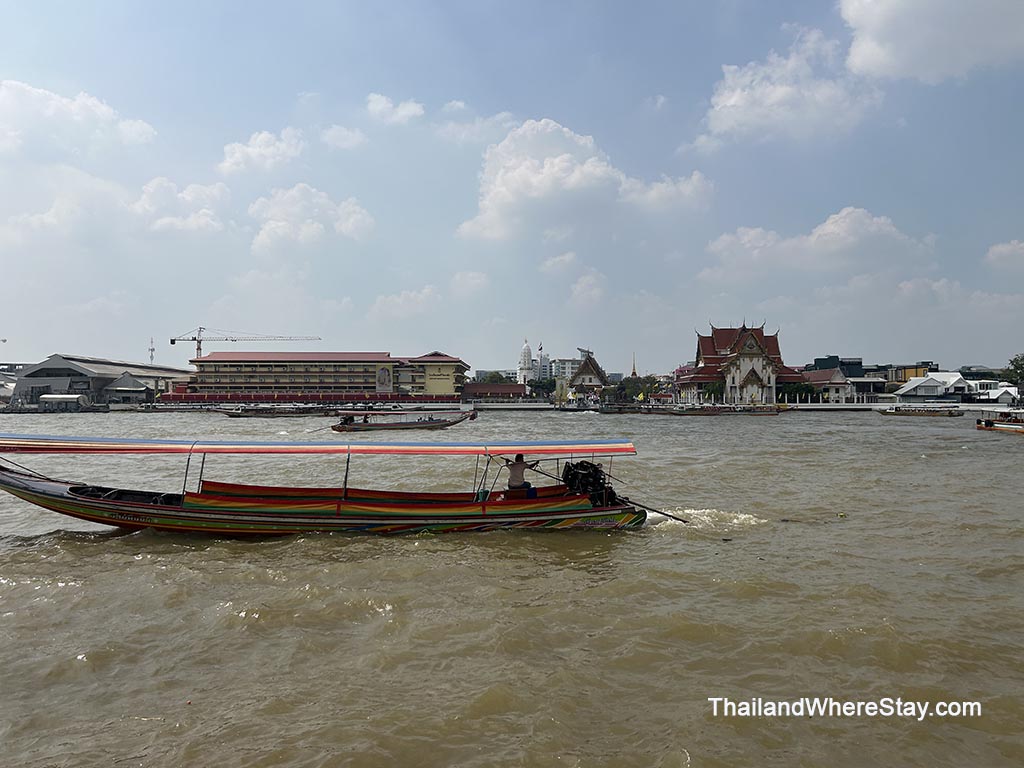 boat transport on Chao Phraya River
