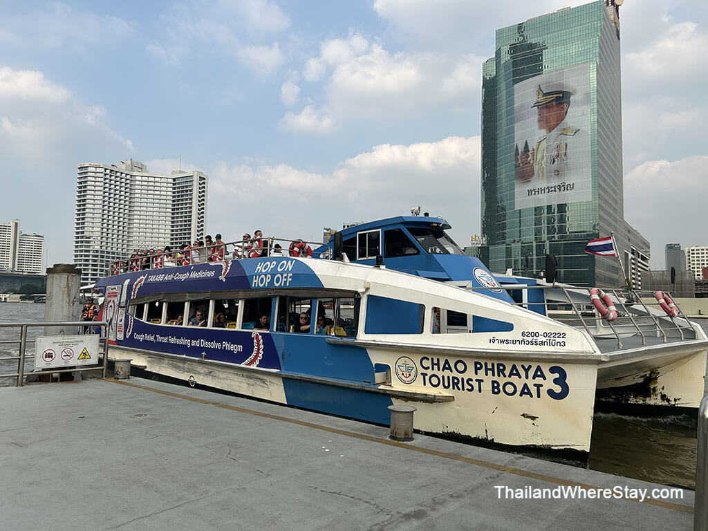 Hop on hop off boat Chao Phraya