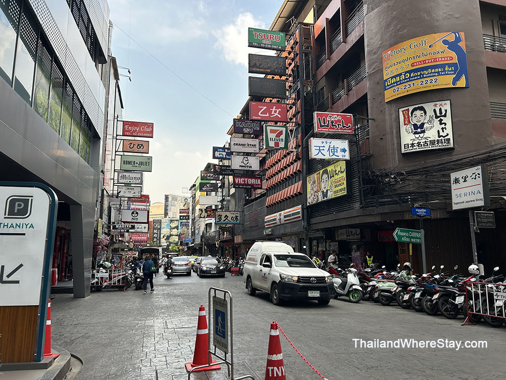 Soi Thaniya during daytime