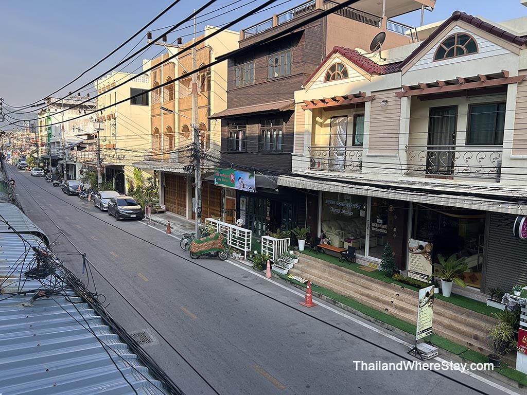 Soi 55 where Captain Joe Hostel located