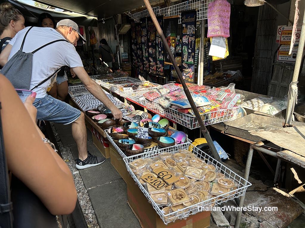souvenir shops at Mae Klong