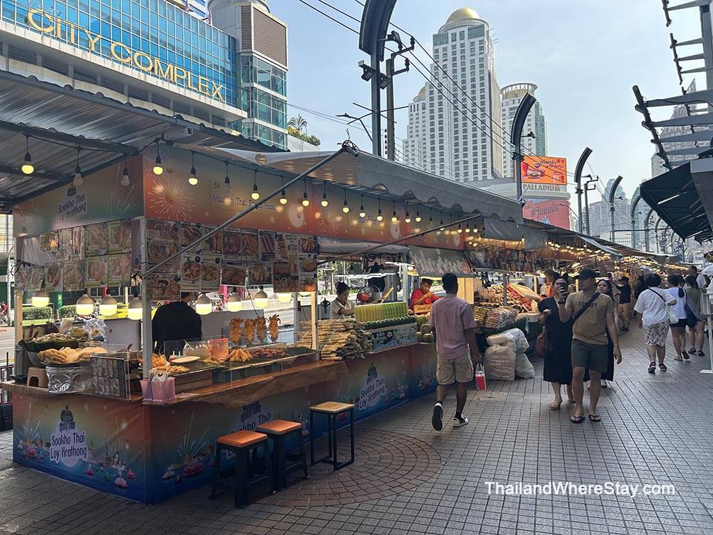 Street food stall in Pratunam
