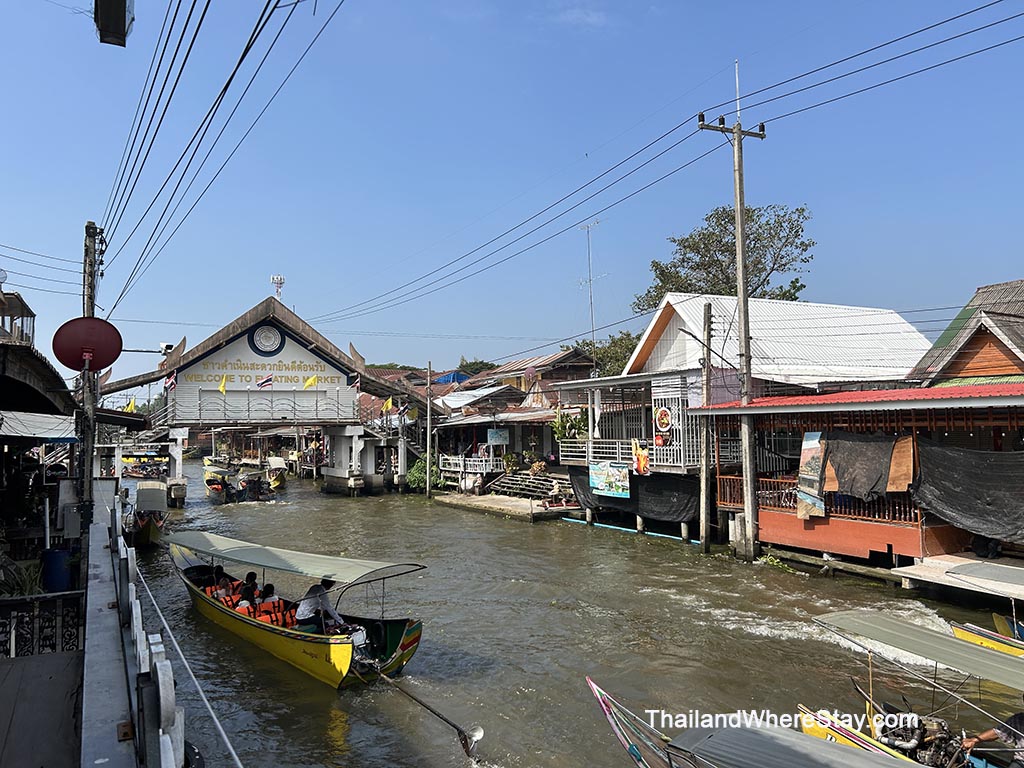 views from the bank of Damnoen Saduak canal