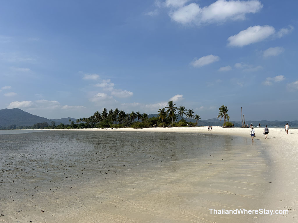 Laem Haad Beach at low tide