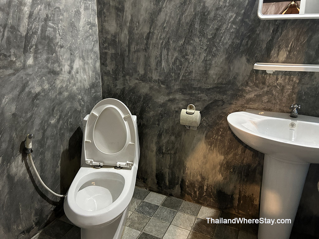 bathroom at Kama Siri