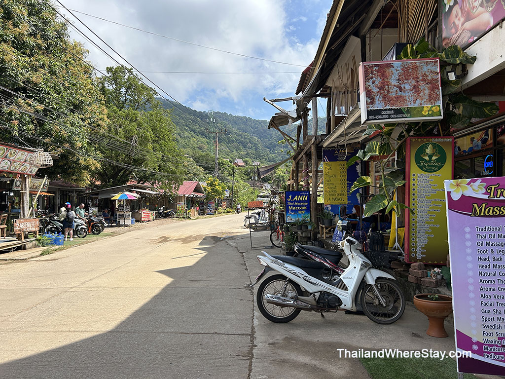 Amenities near Kantiang Beach