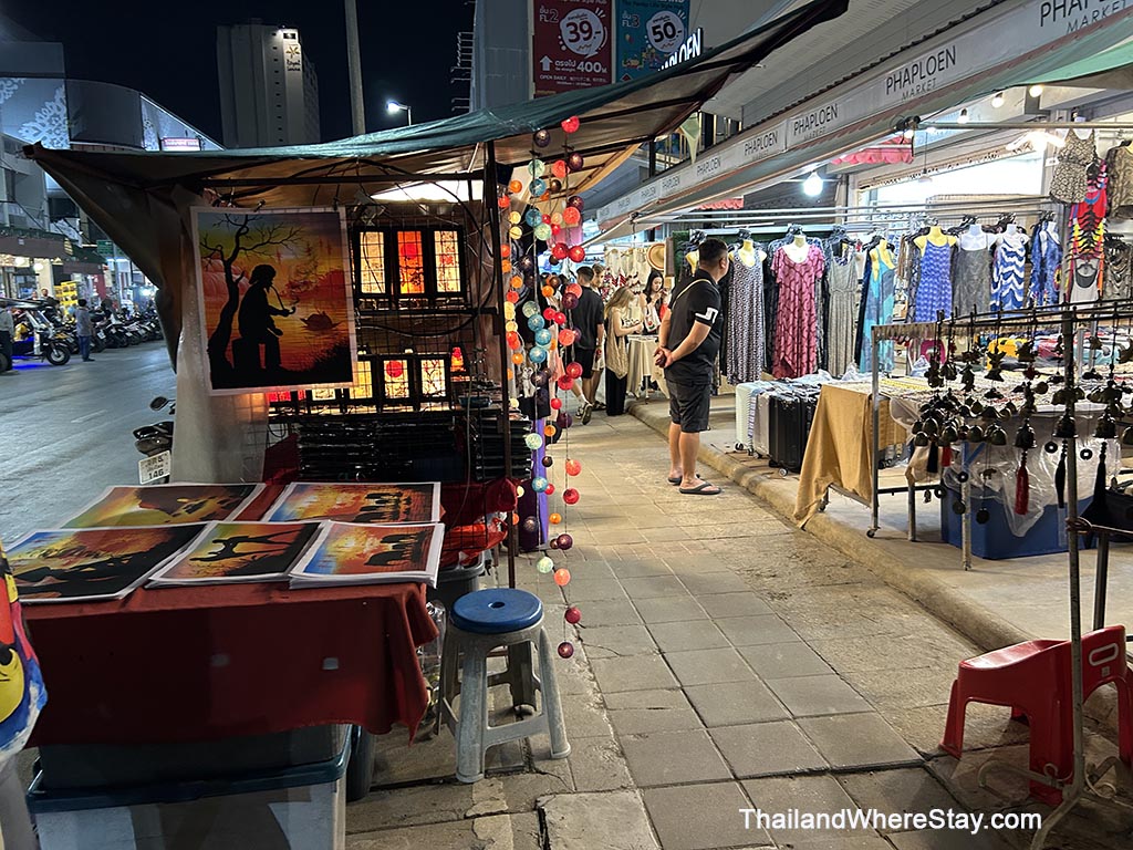 Shopping vendors Chiang Mai Old Town