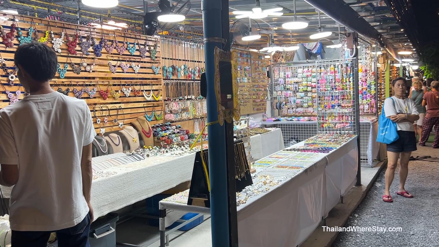 Shops at Lamai Night Market