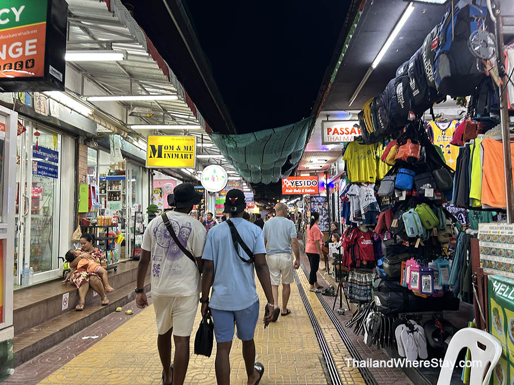 Shops in koh Phi Phi