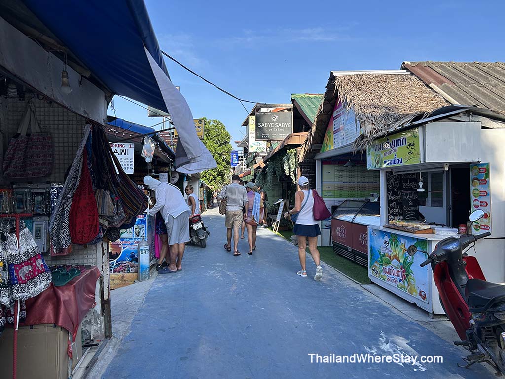 Shops on Lipe Walking street