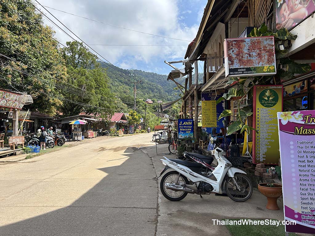 main street at Kantiang Village