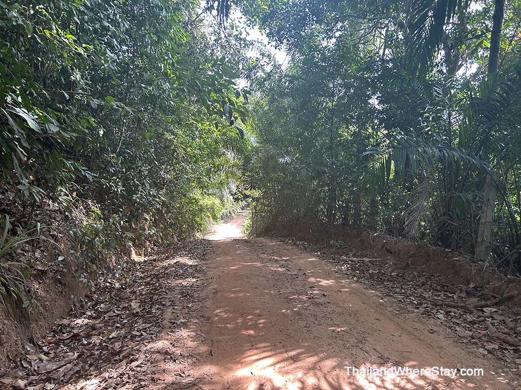 Dirt road from Klong Son toward southern part of Yao Yai