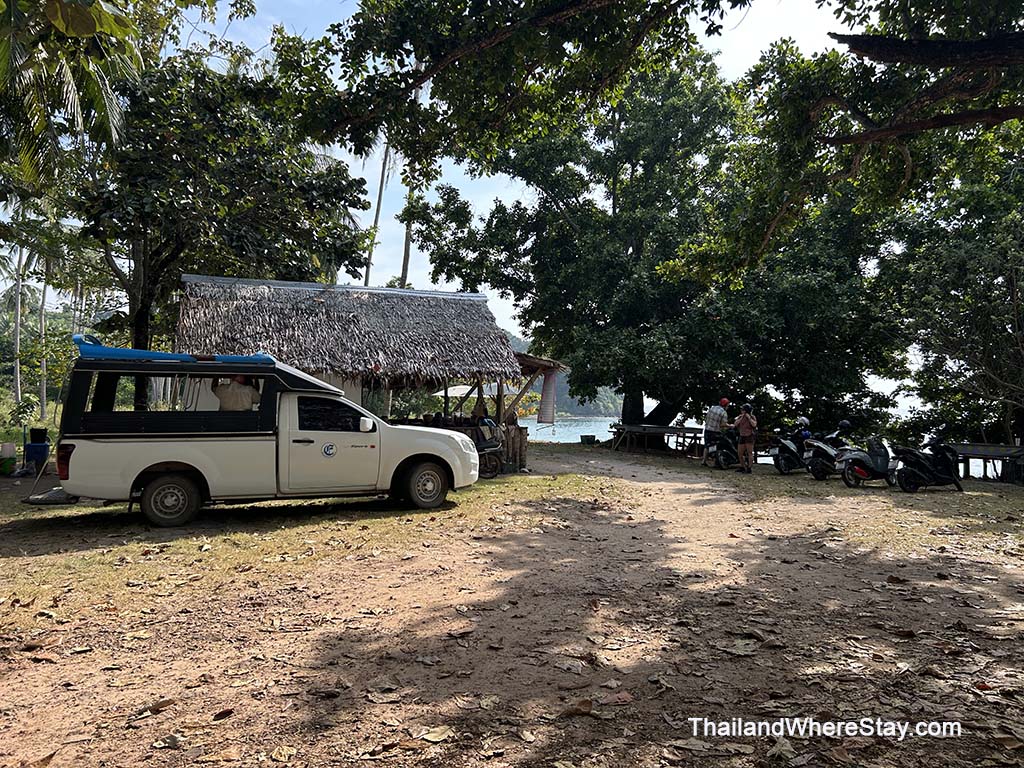 parking area Ao Muang Beach