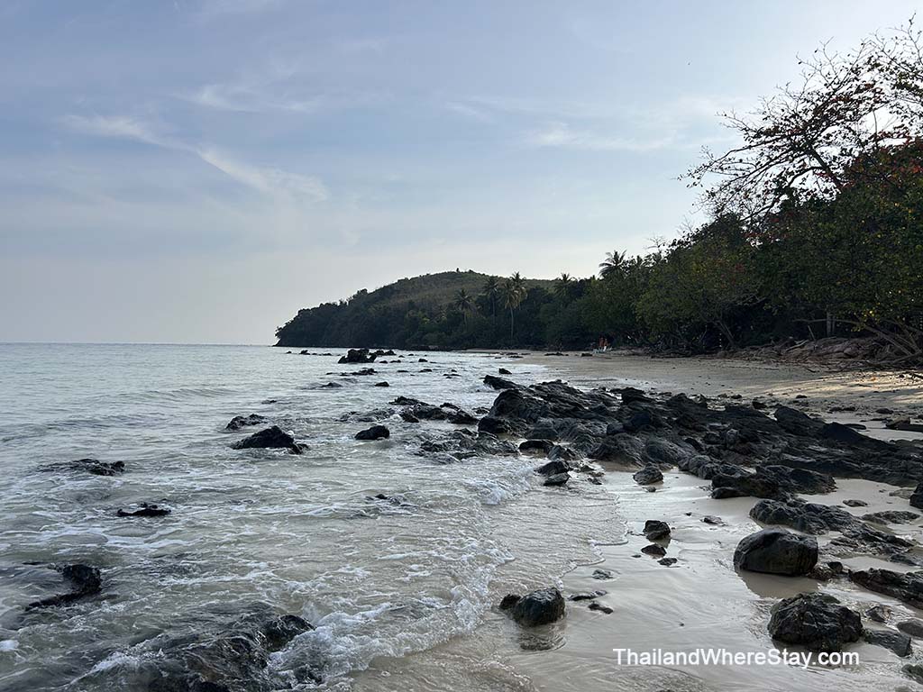 Rocks on Ao Sai Beach