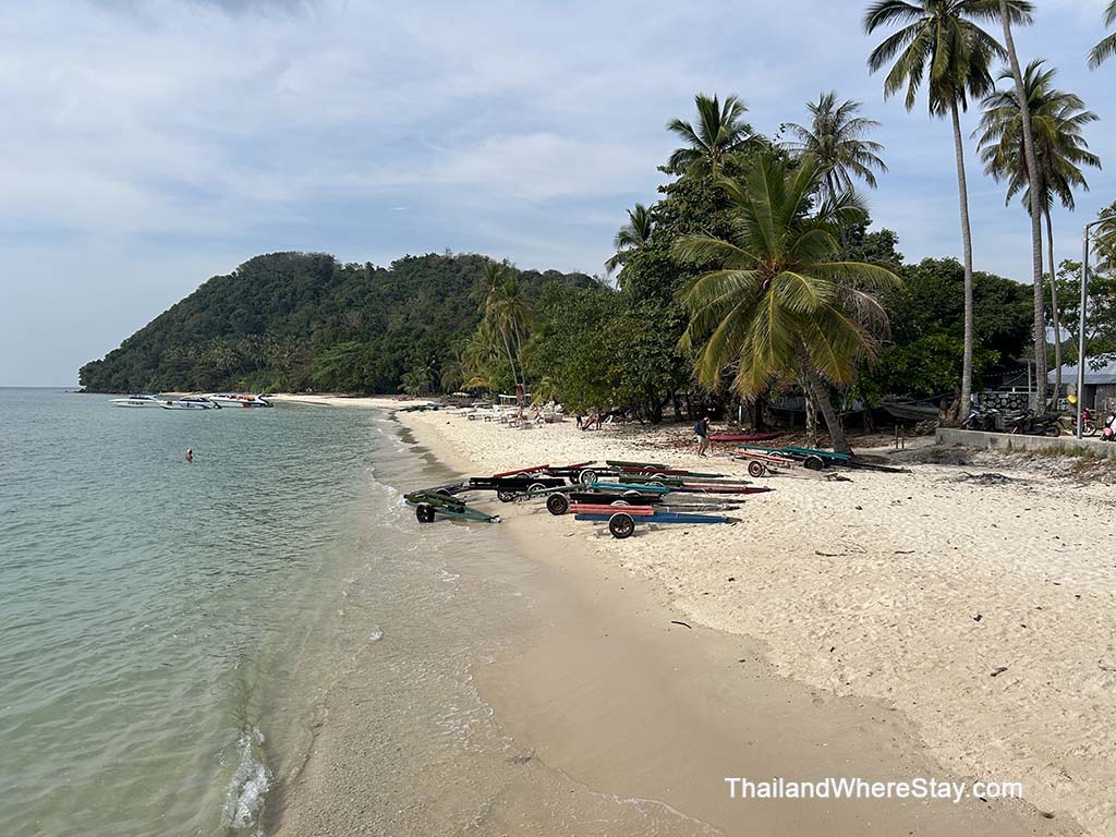 Vibe white sand restaurant Loh Jark